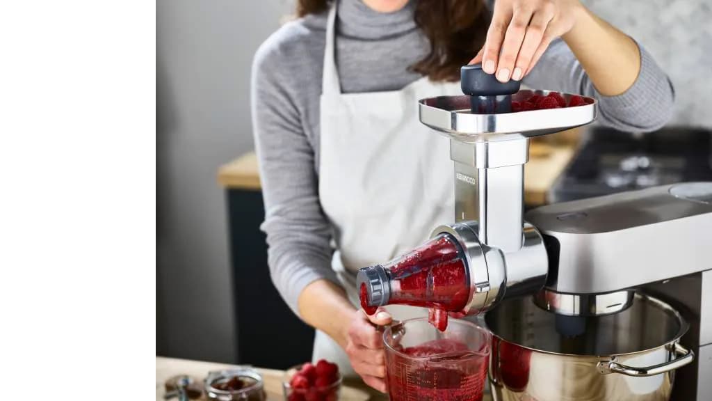 kenwood-chef-fruit-press-attachment-aw20011009-Lifestyle