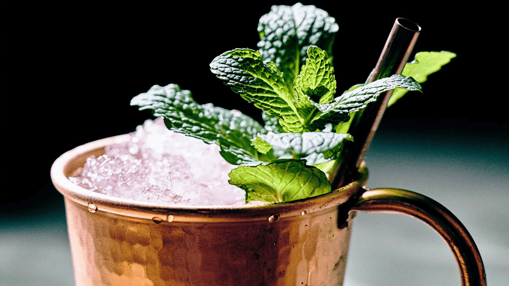 Cocktail-Made-with-Bamix-G200-Gastro-Pro-2-Hand-Blender-1032.011