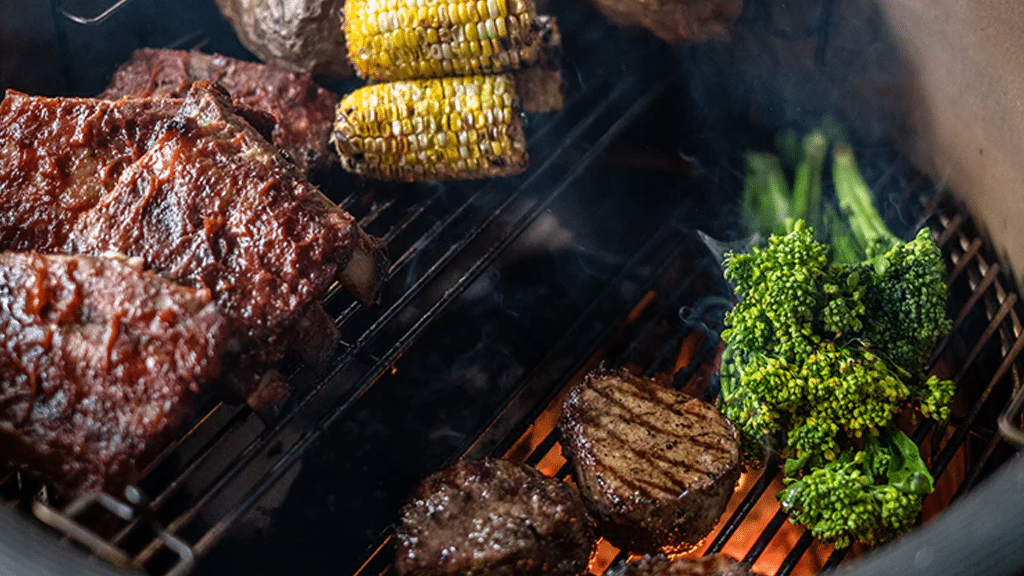 Grizzly-Grills-Kamado BBQ - Grilling