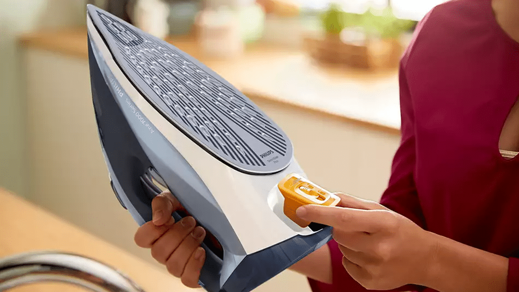Philips Series 7000 Steam Iron DST7020 20 e
