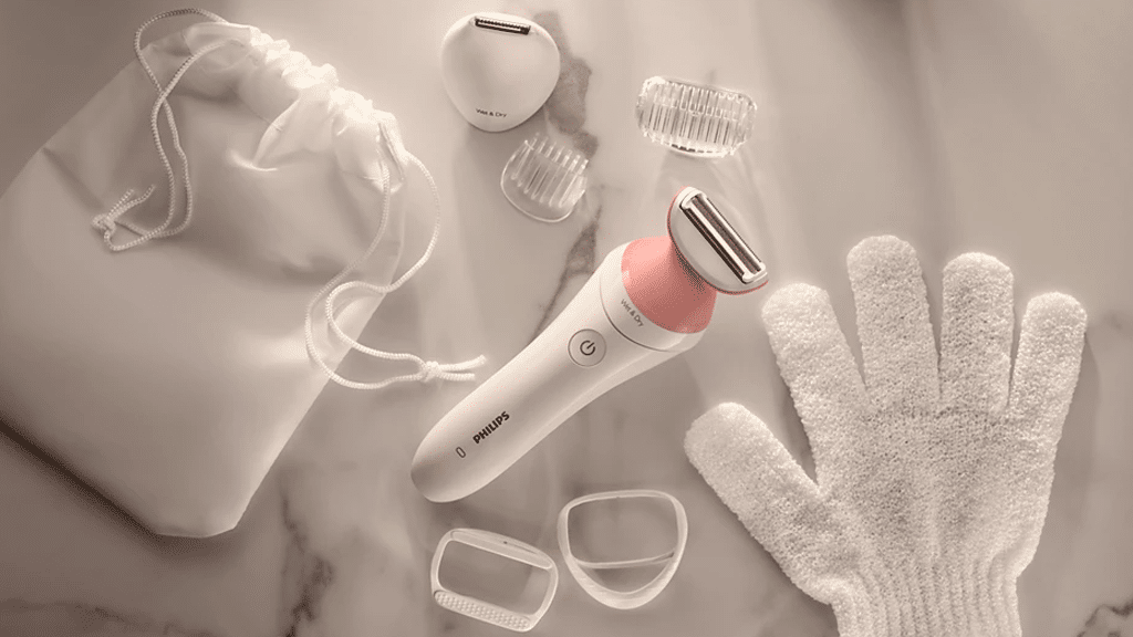 Philips Series 6000 Wet & Dry Electric Shaver BRL146 00 m
